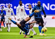 开云APP-意外判罚激怒球员，主队主场抢分成功(意外判罚激怒球员,主队主场抢分成功怎么办)